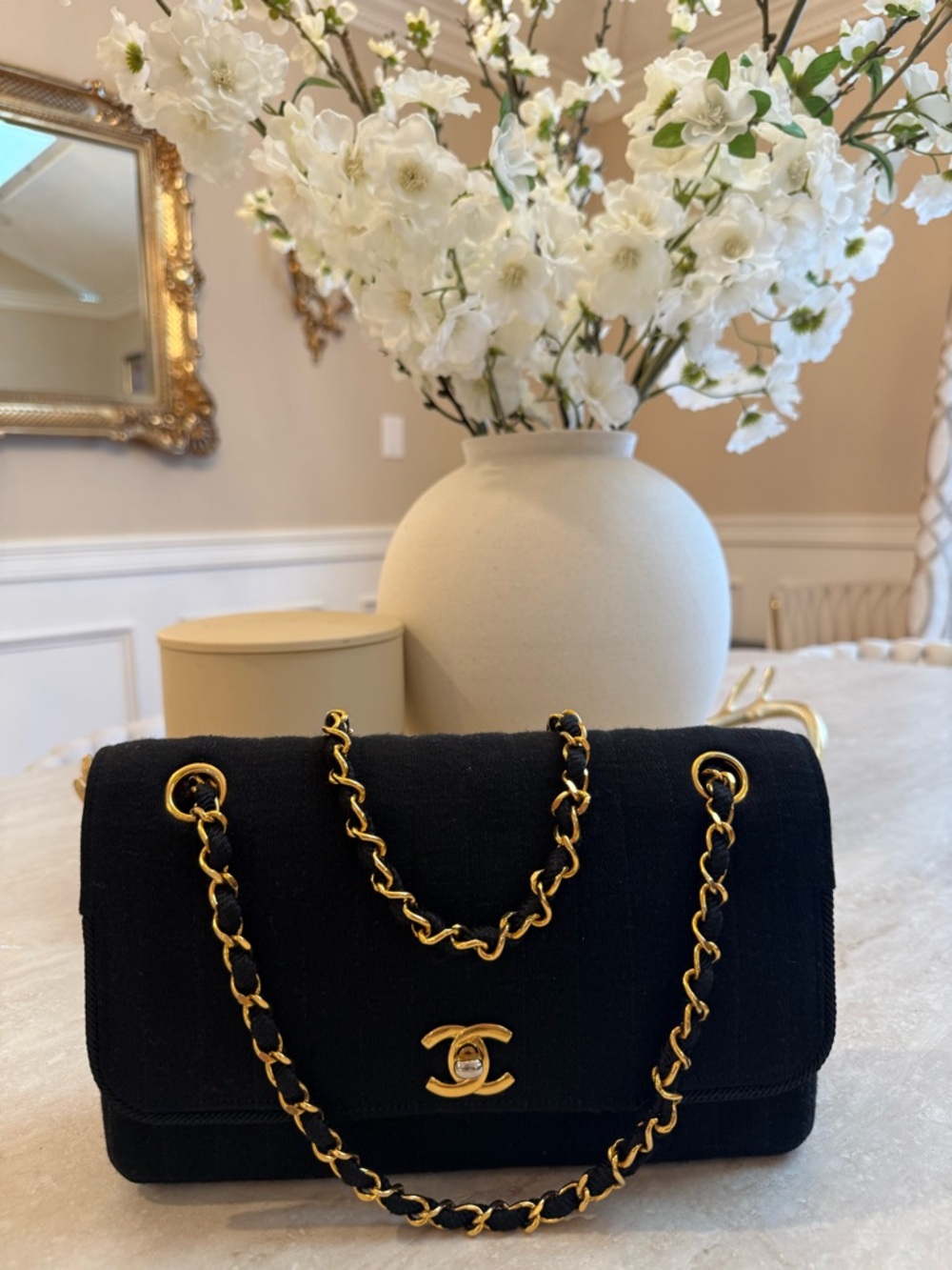 CHANEL Black Quilted Shoulder Bag with Gold Chain
